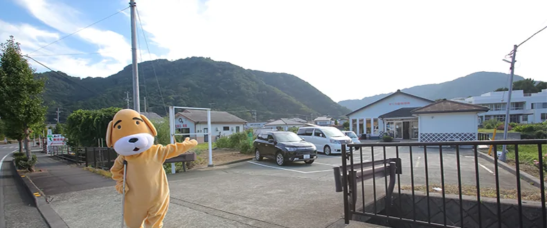 松崎医院の駐車場前の写真